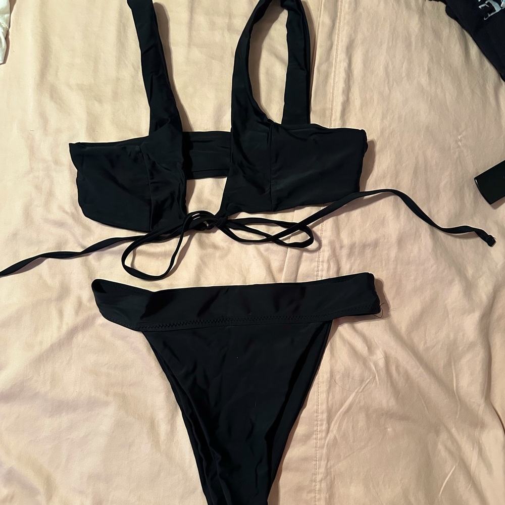 Amazon Bikini Set. Black. Size M. Worn once.